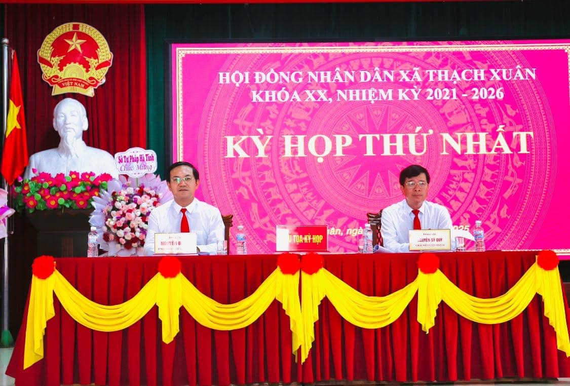 HĐND XÃ THẠCH XUÂN TỔ CHỨC KỲ HỌP THỨ NHẤT TRONG NGÀY ĐẦU HOẠT ĐỘNG 