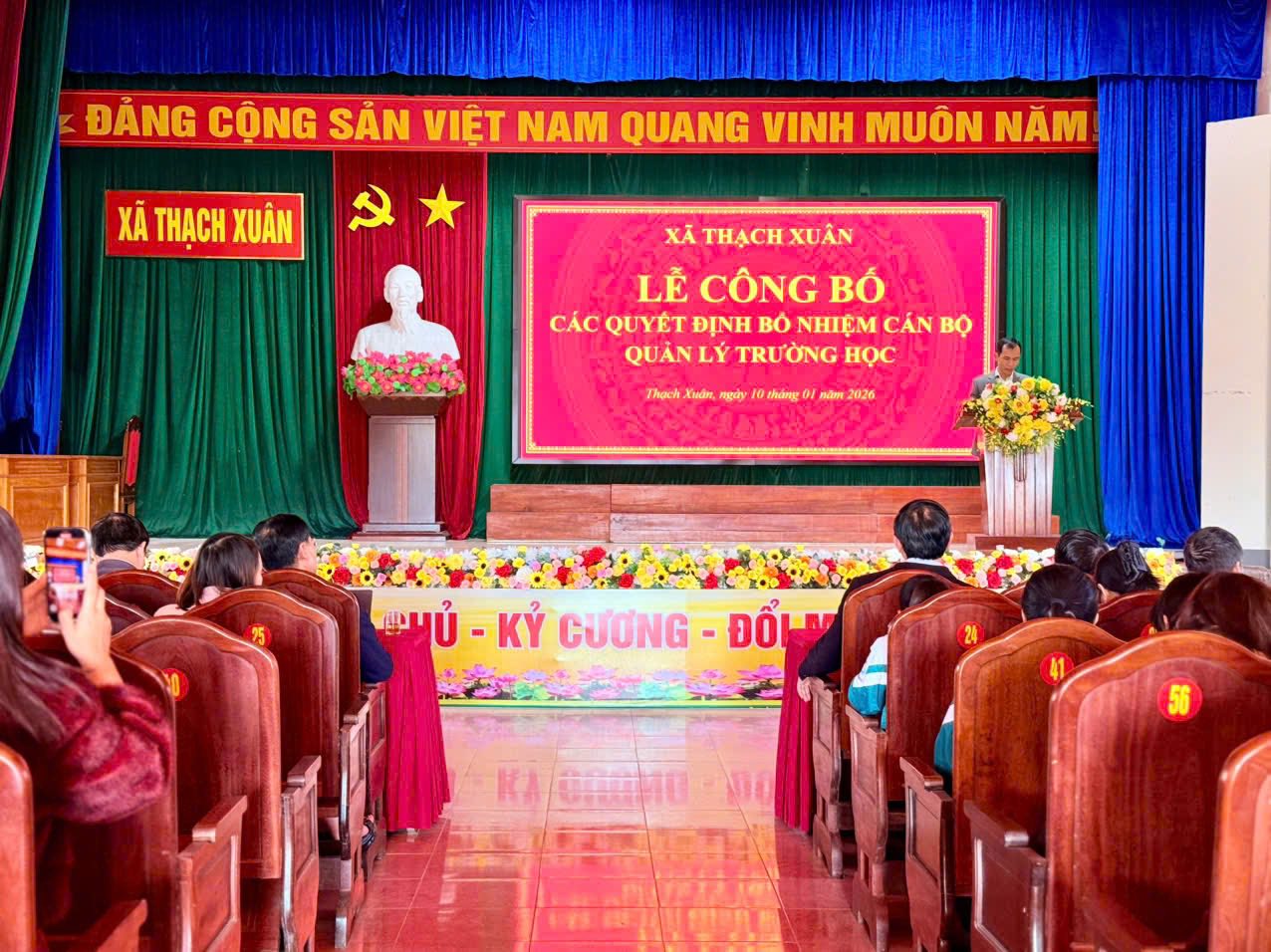 Xã Thạch Xuân công bố các QĐ bổ nhiệm quản lý trường học