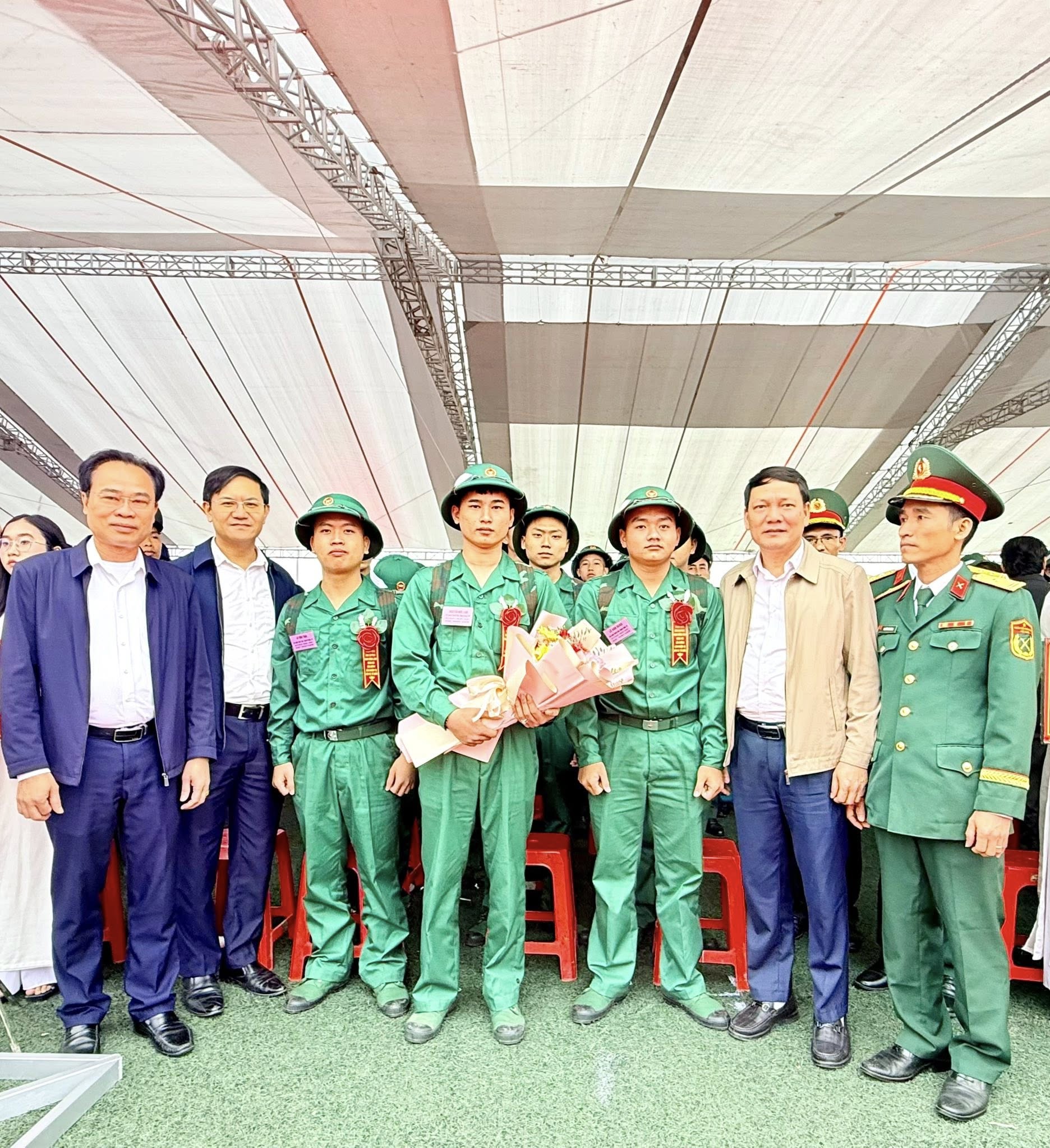 22 tân binh xã Thạch Xuân lên đường làm nghĩa vụ quân sự và công an nhân dân năm 2026