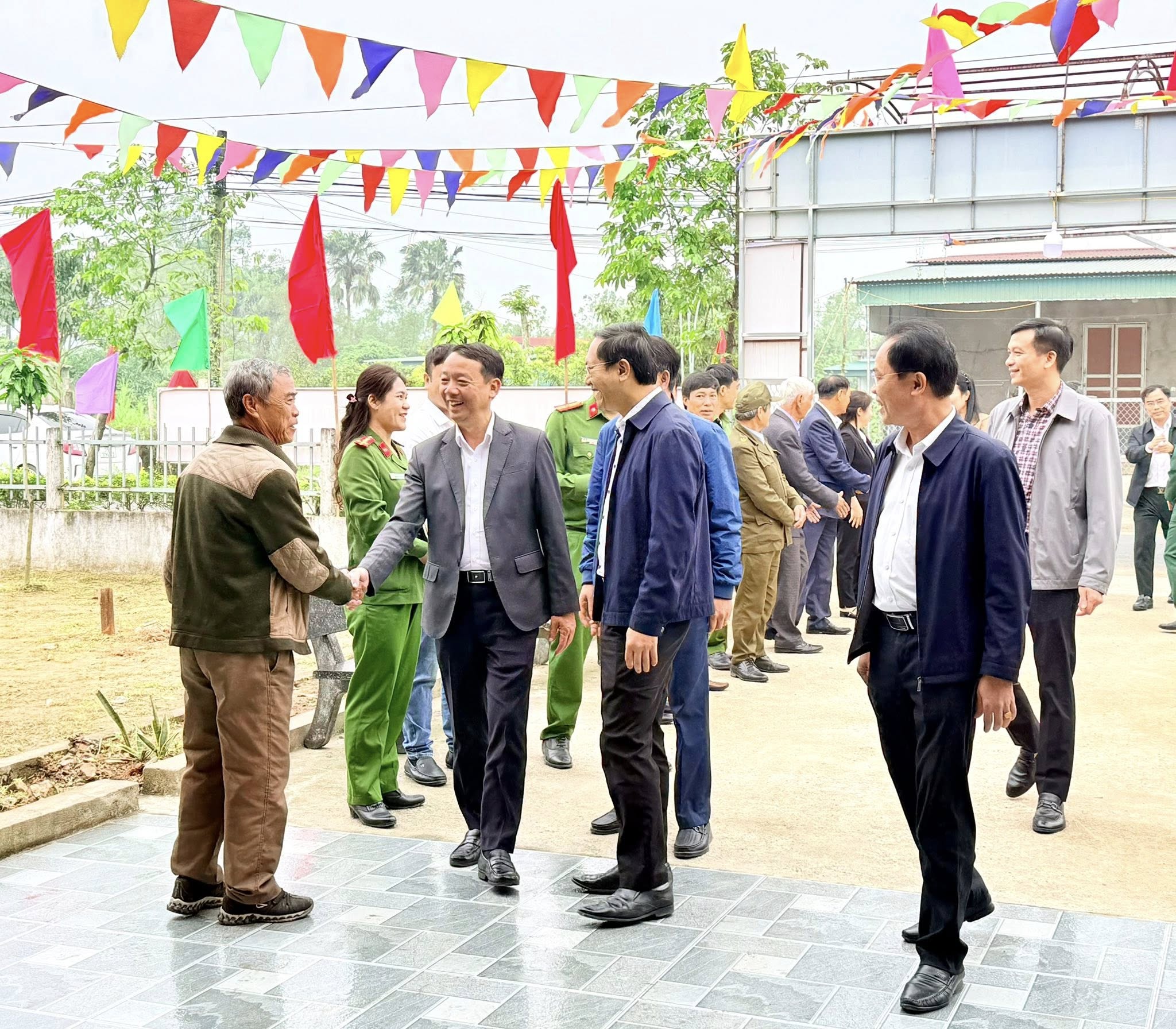 Chủ tịch UBND tỉnh Phan Thiên Định kiểm tra công tác chuẩn bị bầu cử tại Thạch Xuân