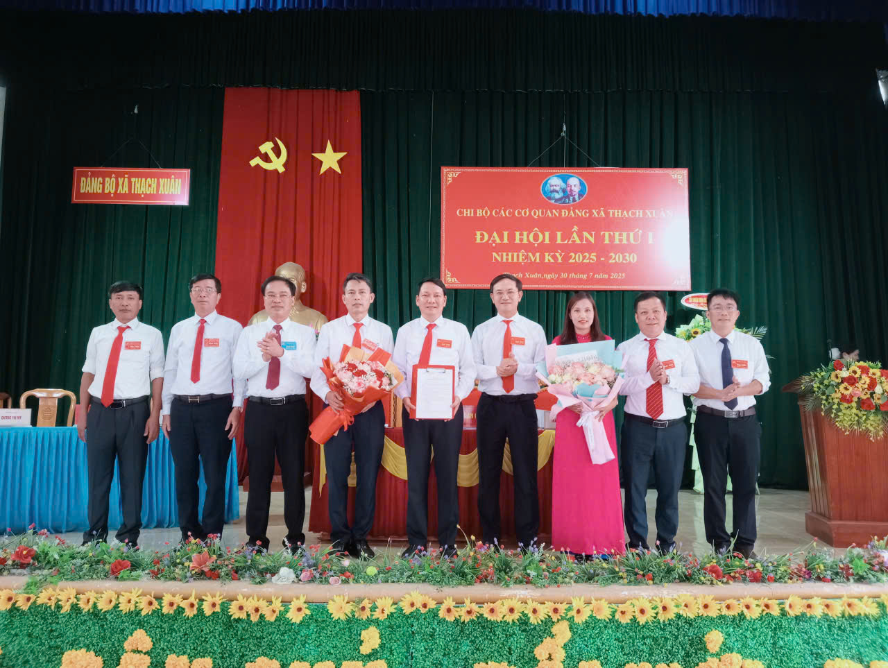 Đại hội chi bộ các cơ quan Đảng xã Thạch Xuân đã diễn ra trong không khí trang trọng, nghiêm túc và dân chủ.