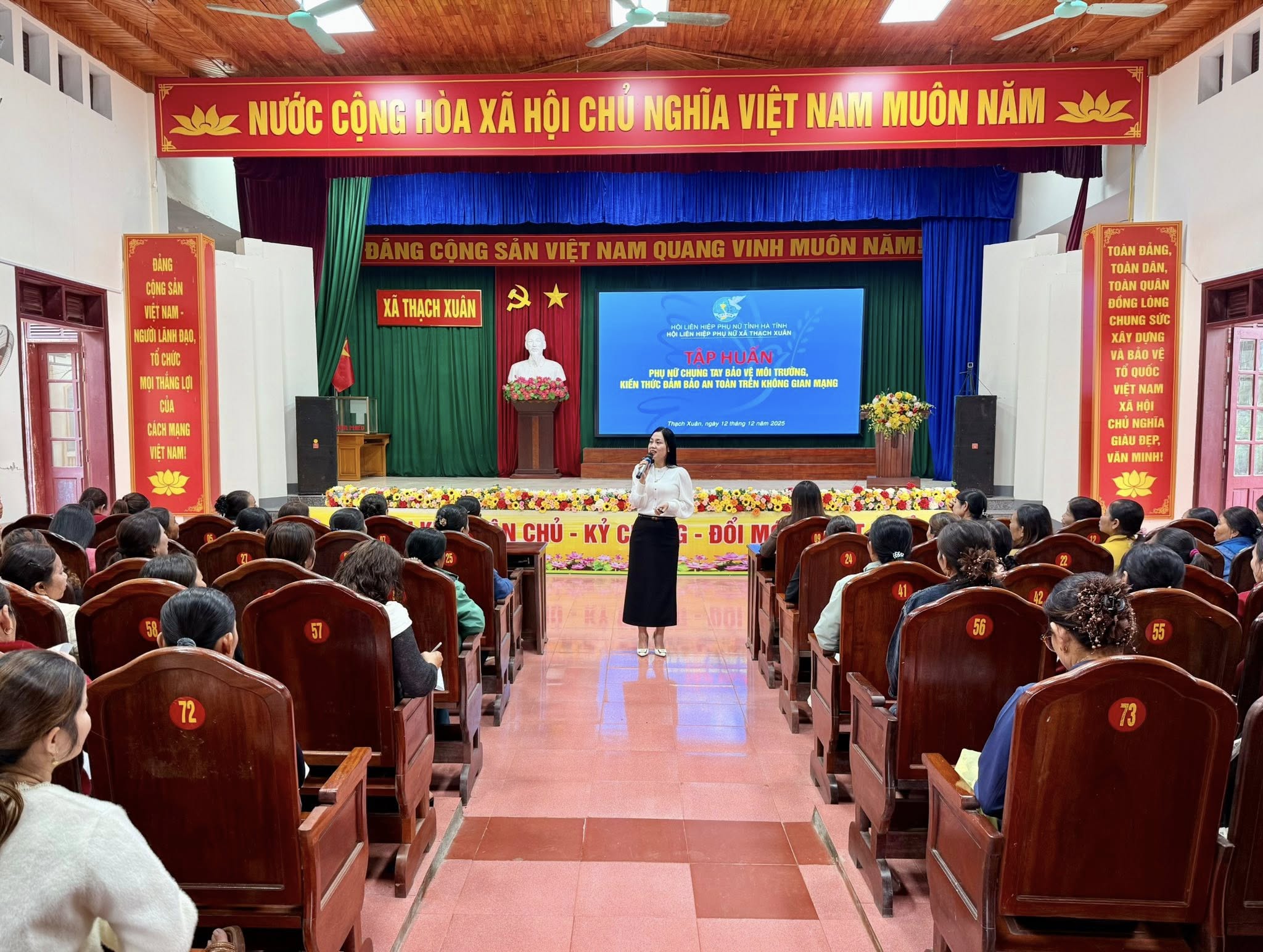 Hội Liên hiệp Phụ nữ xã Thạch Xuân tập huấn chuyên đề: Chung tay bảo vệ môi trường và kiến thức đảm bảo an toàn trên không gian mạng