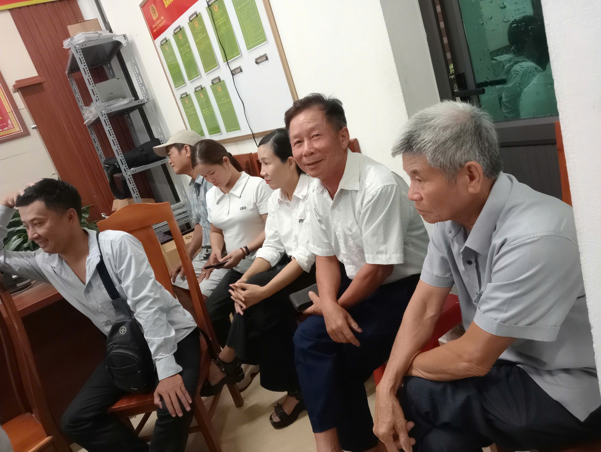 TẬP TRUNG ĐỔI THẺ ĐẢNG VIÊN TRÊN ĐỊA BÀN TOÀN XÃ