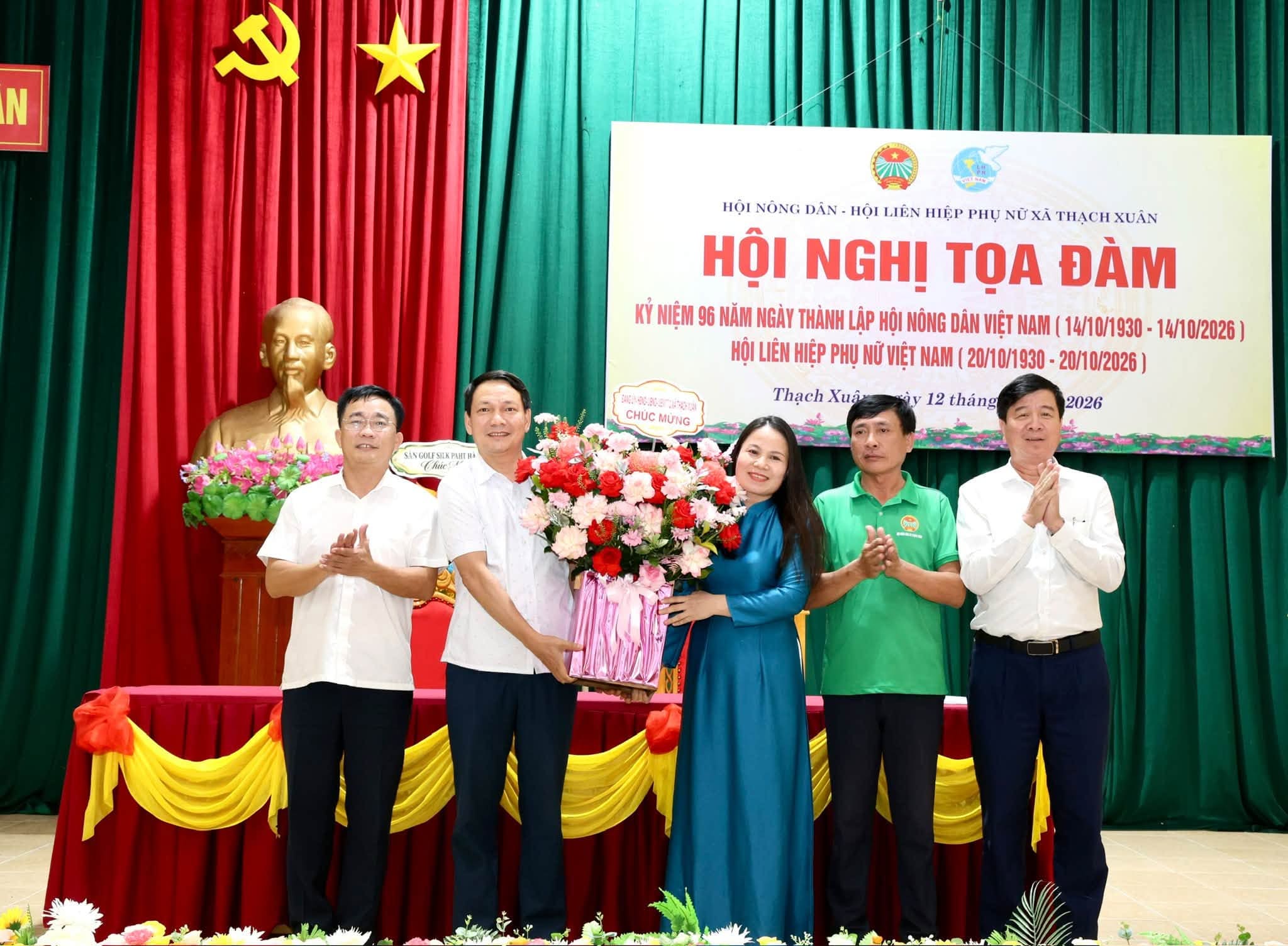 Hội Nông dân-Hội LHPN xã Thạch Xuân toạ đàm 96 năm ngày thành lập Hội