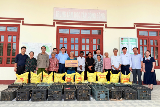 Thạch Xuân: Trao sinh kế - gieo mầm hy vọng, tiếp sức hộ khó khăn vươn lên trong cuộc sống