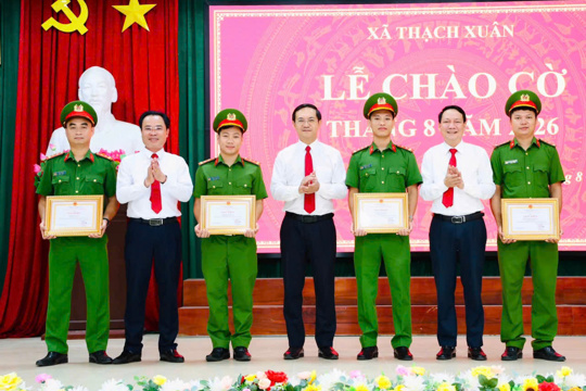 Khen thưởng đột xuất trong công tác phòng chống tội phạm 