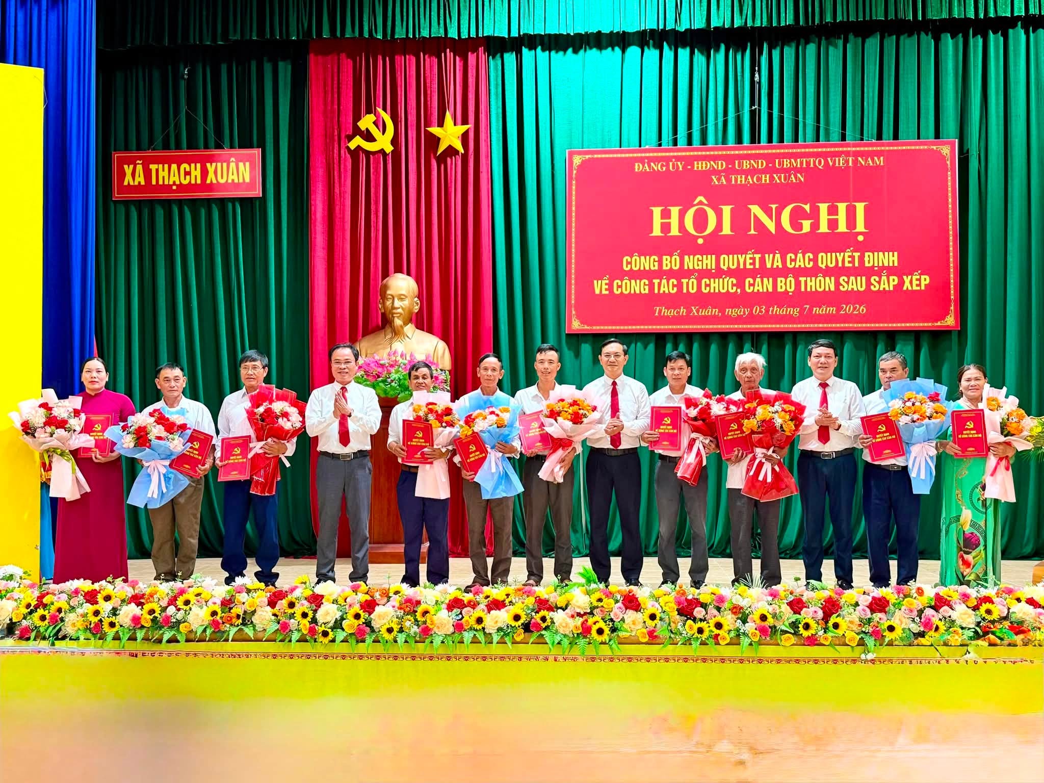 Thạch Xuân-Hội nghị công bố NQ của HĐND xã và các QĐ về thành lập, kiện toàn tổ chức bộ máy cán bộ thôn sau sắp xếp.(Tin hình)
