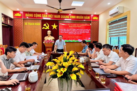 Đoàn giám sát Ủy ban MTTQ tỉnh làm việc tại Thạch Xuân về việc lấy ý kiến nhân dân về đề án sắp xếp thôn