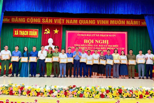 Khen thưởng thực hiện công tác bầu cử Đại biểu Quốc hội khóa XVI và Đại biểu HĐND các cấp nhiệm kỳ 2026-2031 