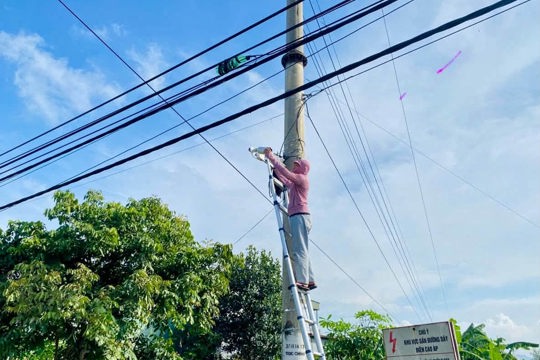 Thạch Xuân lắp đặt camera giám sát tại các điểm tập kết rác, chấn chỉnh tình trạng đổ rác sai quy định. 