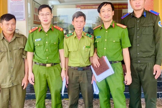 Thạch Xuân: Người dân tự nguyện giao nọp cá thể trăn đất nặng hơn 7kg cho Vườn Quốc gia Vũ Quang