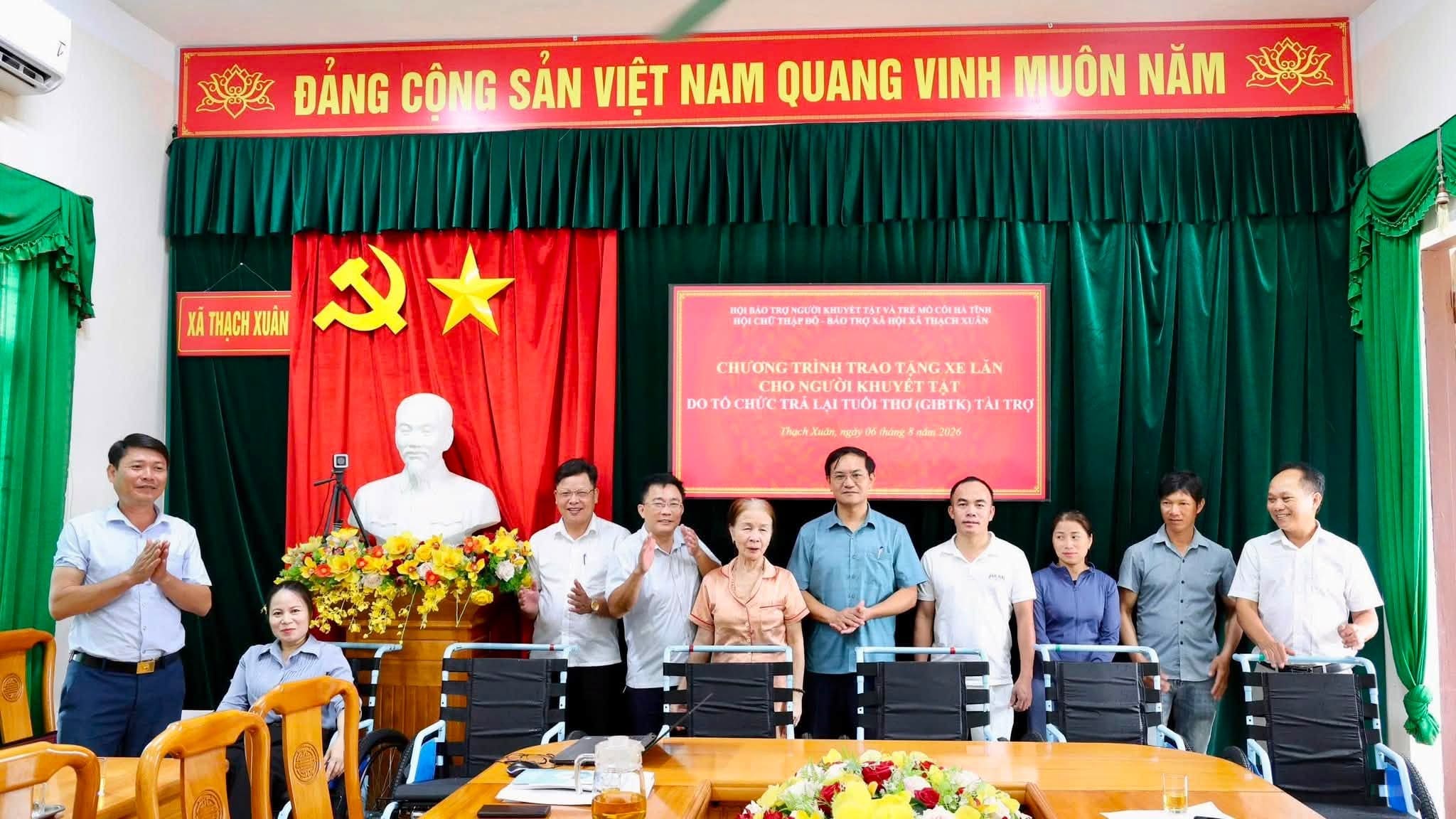 Hội CTĐ-BTXH xã Thạch Xuân dã tổ chức chương trình trao tặng xe lăn cho người khuyết tật; Sơ kết công tác hội và công bố các quyết định chỉ định chi hội trưởng