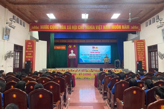 Đoàn xã Thạch Xuân: Tuyên truyền, phổ biến pháp luật hưởng ứng Ngày Pháp luật nước CHXHCN Việt Nam (09/11)