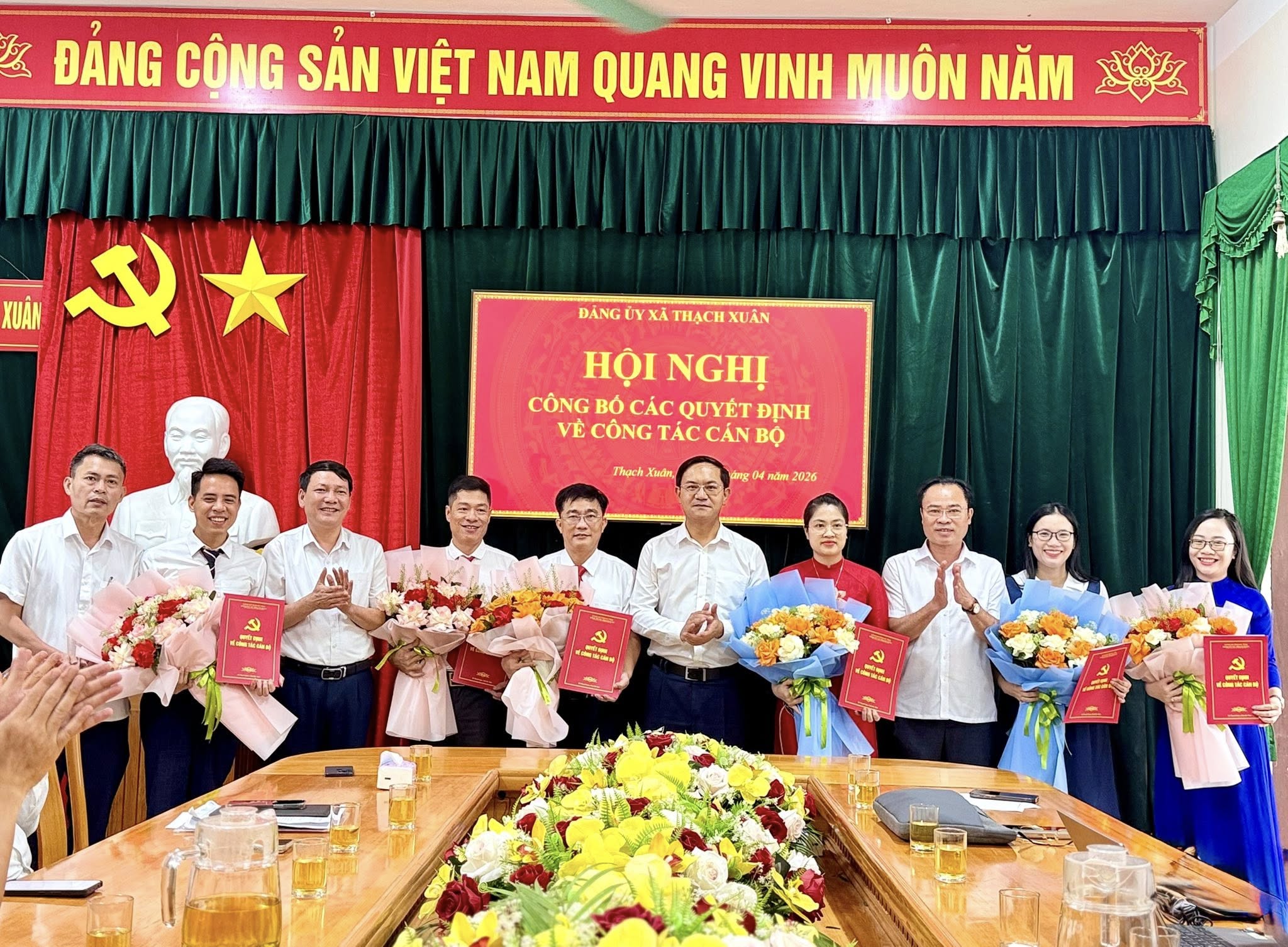 Thạch Xuân công bố quyết định về công tác cán bộ  