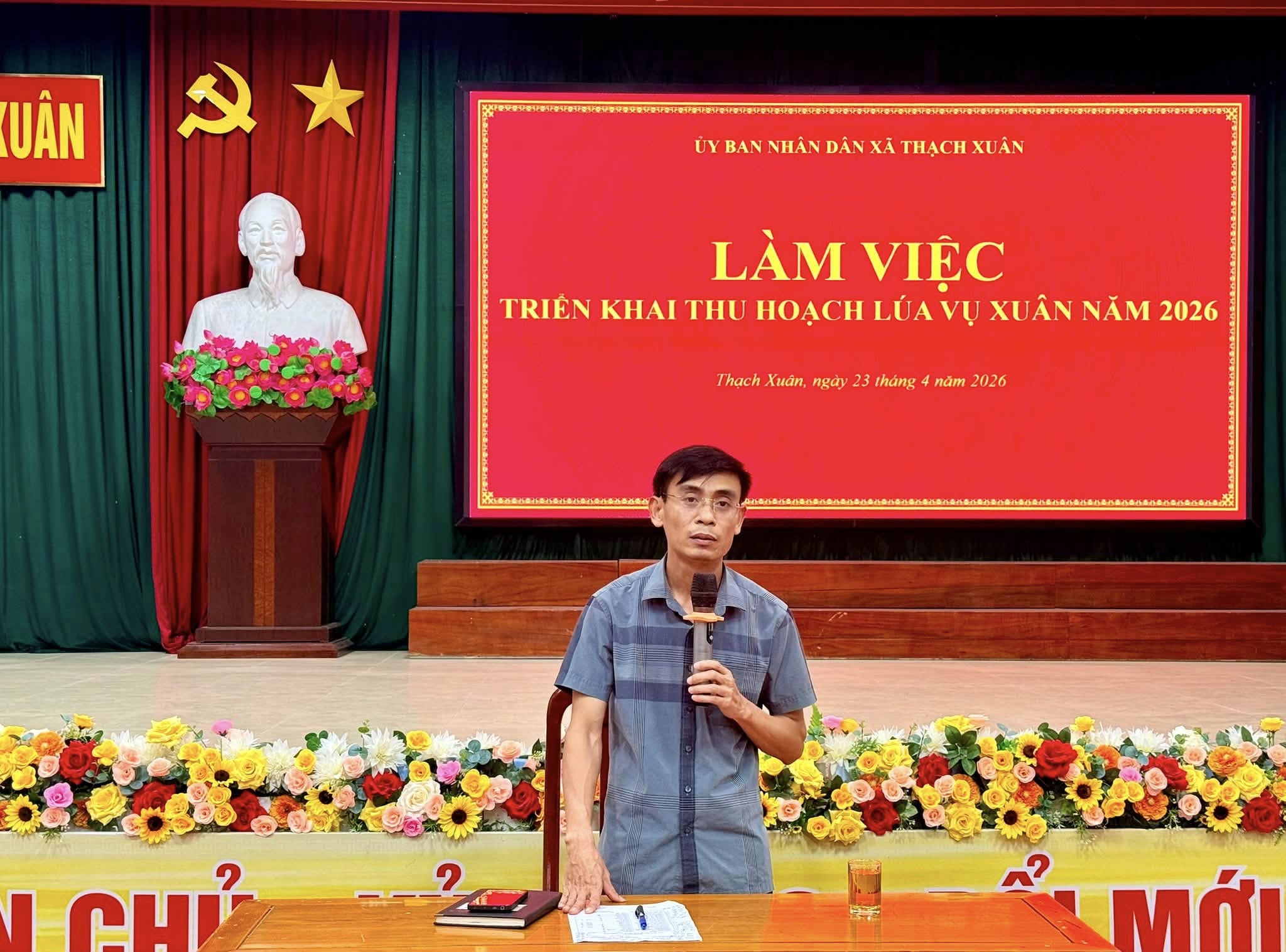 UBND xã Thạch Xuân tổ chức cuộc làm việc về triển khai thu hoạch lúa vụ Xuân năm 2026 