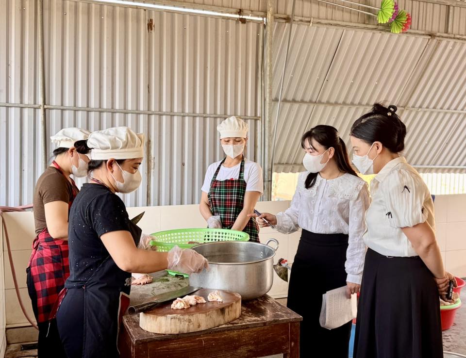 Thạch Xuân siết chặt quản lý an toàn thực phẩm tại bếp ăn bán trú các trường học  