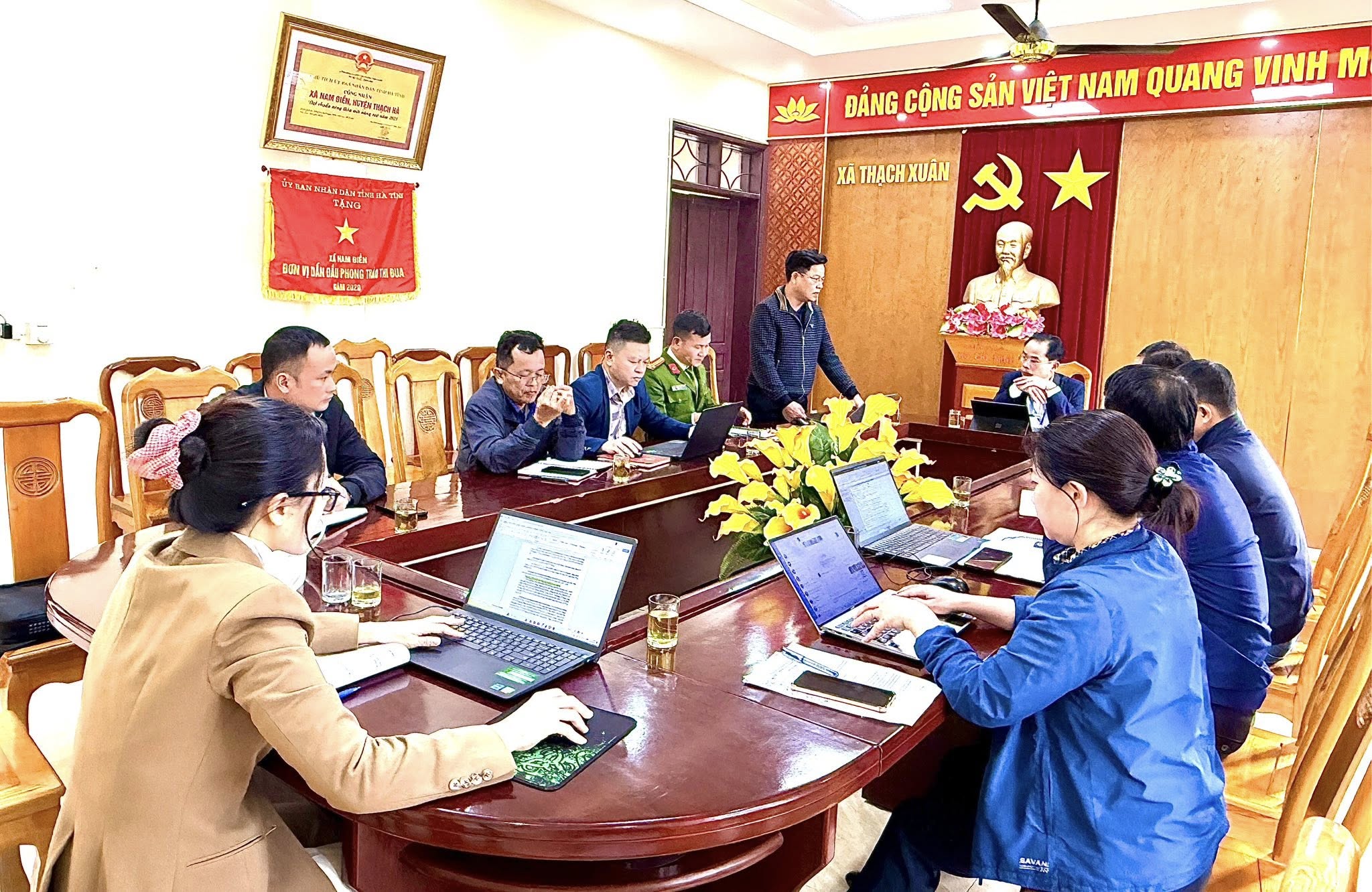 UBND xã Thạch Xuân họp phiên thường kỳ tháng 11